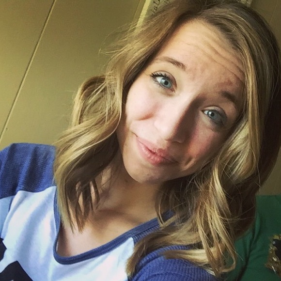 Meet your Posher, Kelsey - Picture 2 of 2